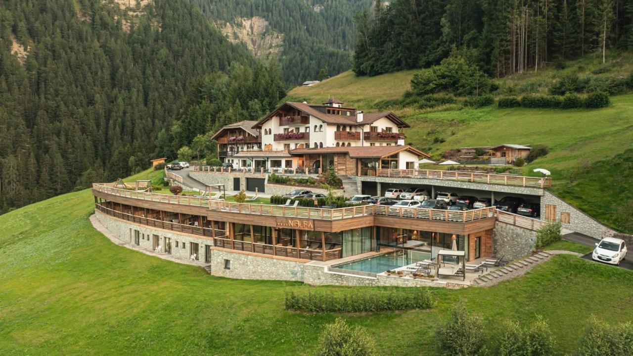 Hotel Niblea Dolomites オルティゼーイ エクステリア 写真