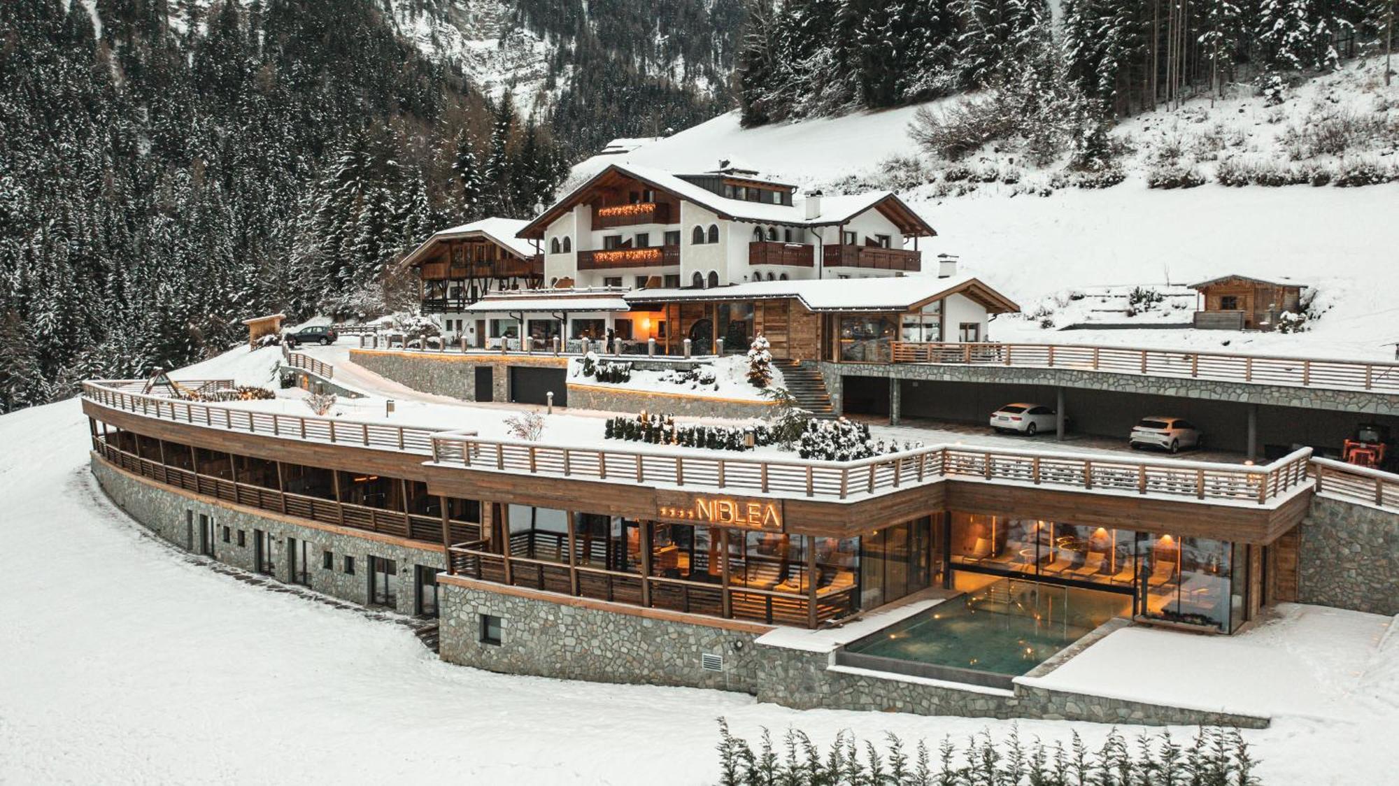 Hotel Niblea Dolomites オルティゼーイ エクステリア 写真